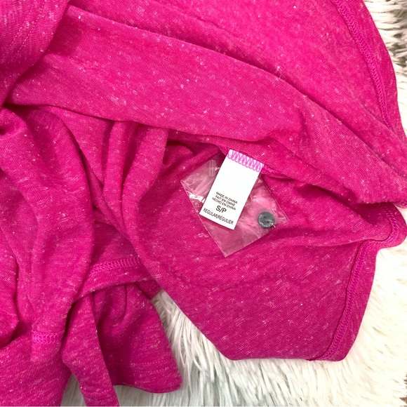 Victoria’s Secret Fuchsia Pink Long Sleeve Top - Picture 7 of 7